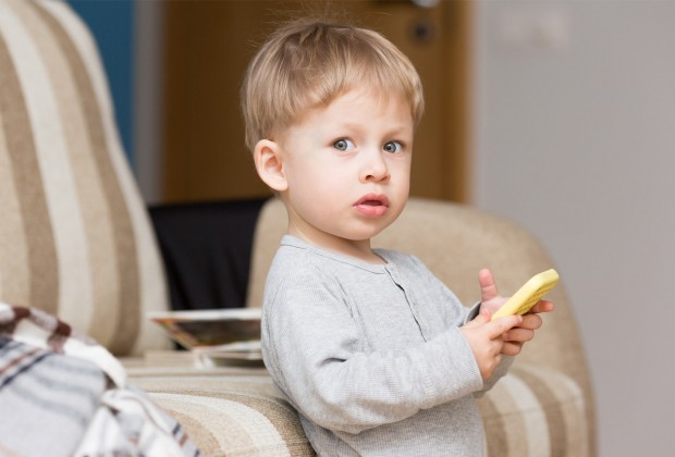 Boy_With_Smartphone_001-620x420.jpg